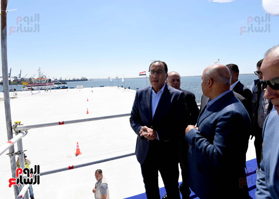 رئيس الوزراء يتفقد ميناء الاسكندرية (30)