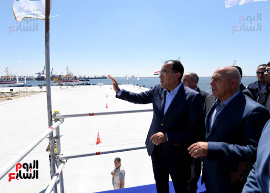 رئيس الوزراء يتفقد ميناء الاسكندرية (32)