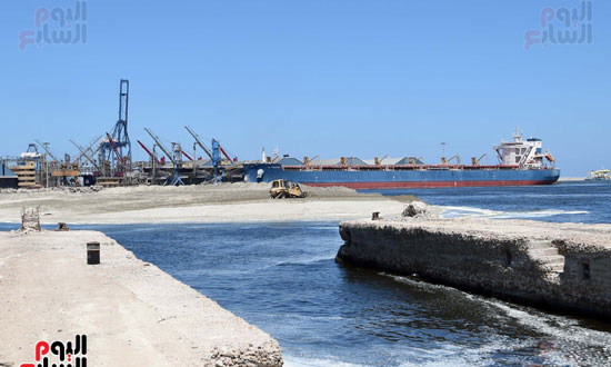 رئيس الوزراء يتفقد ميناء الدخيلة بالاسكندرية ‎‎ (8)