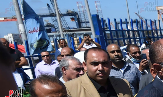 رئيس الوزراء يتفقد ميناء الاسكندرية (44)