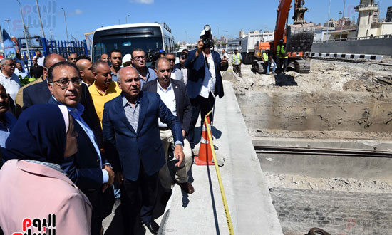 رئيس الوزراء يتفقد ميناء الاسكندرية (48)