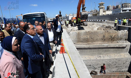 رئيس الوزراء يتفقد ميناء الاسكندرية (46)