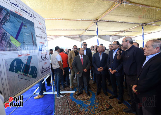 رئيس الوزراء يتفقد ميناء الدخيلة بالاسكندرية ‎‎ (1)