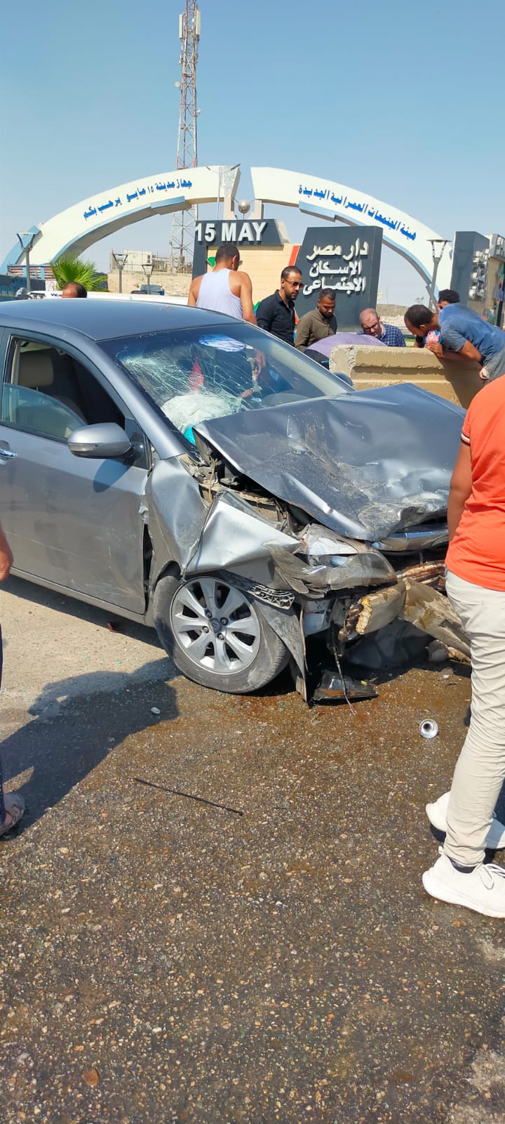 أصيب 5 أشخاص إثر حادث تصادم سيارتين ملاكى على محور الأوتوستراد (2)