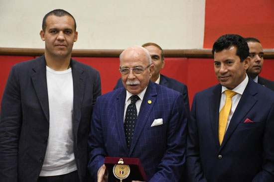 وزير الرياضة يفتتح منافسات البطولة العربية الخامسة للملاكمة (12)