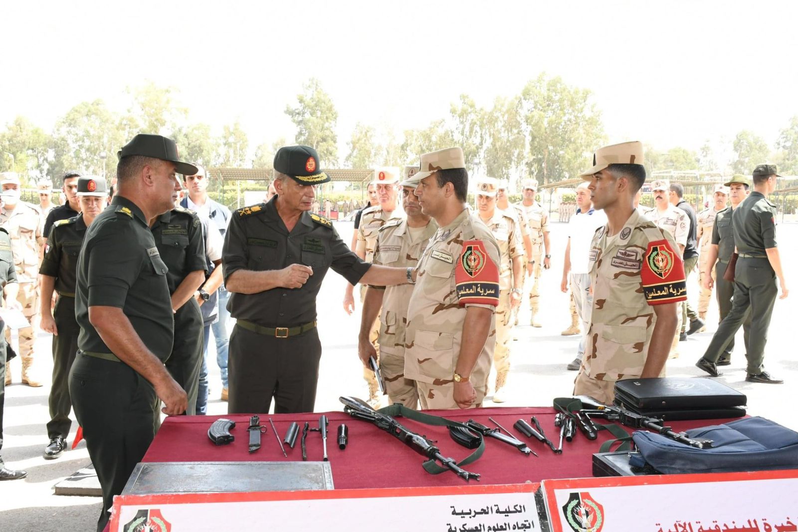  الفريق أول محمد زكى القائد العام للقوات المسلحة وزير الدفاع والإنتاج الحربى (4)