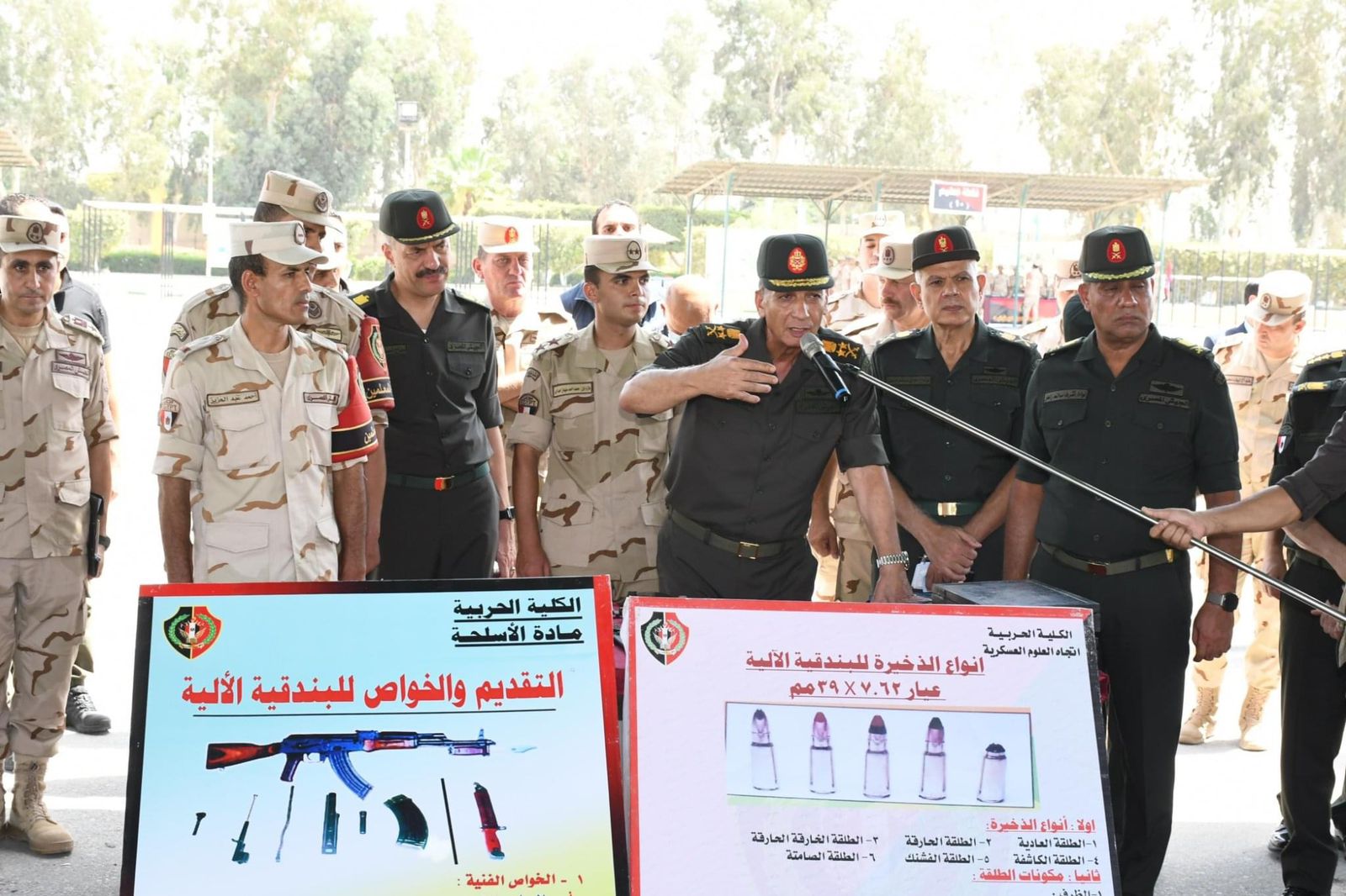  الفريق أول محمد زكى القائد العام للقوات المسلحة وزير الدفاع والإنتاج الحربى (1)