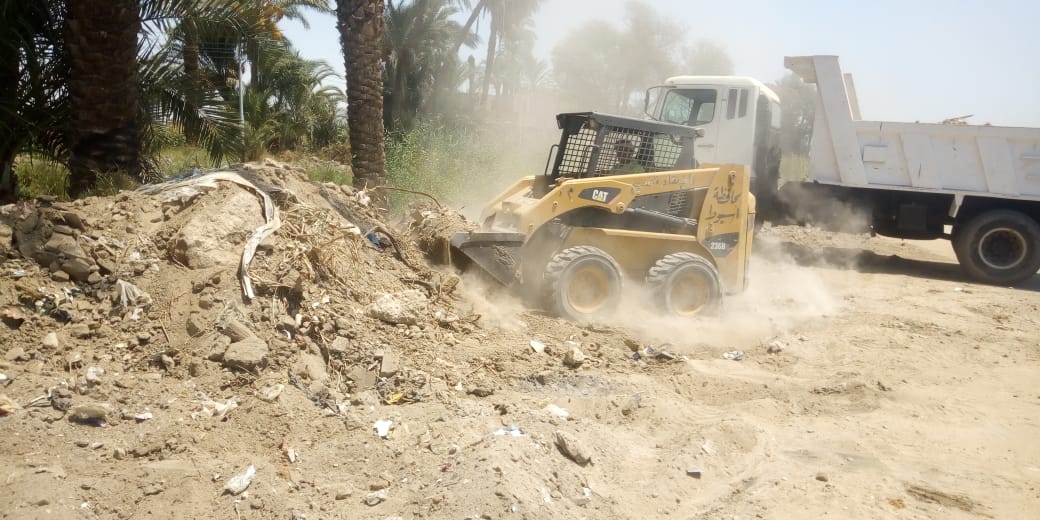 جانب من حملة لوحدة الانقاذ السريع تستهدف نظافة طريق الفتح – ساحل سليم  (4)