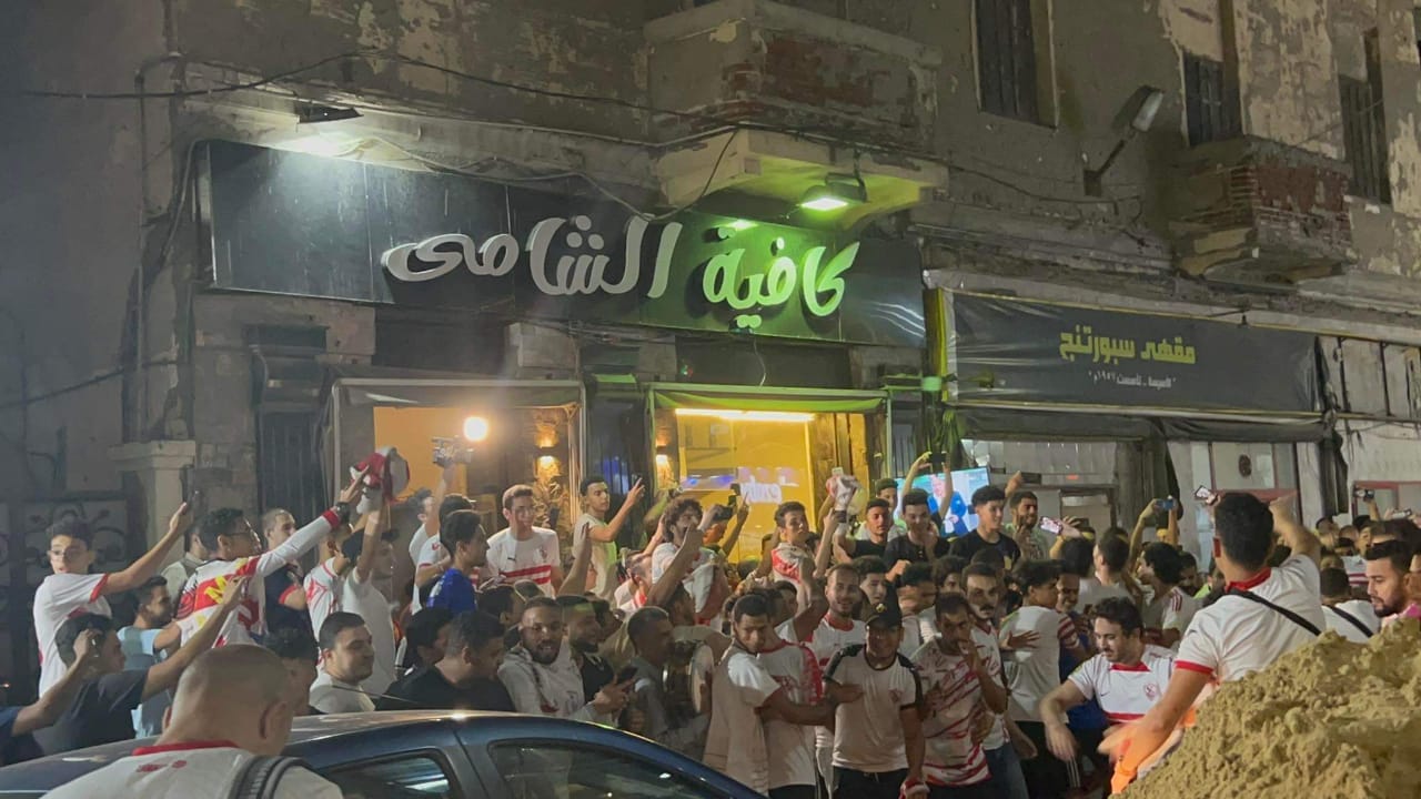 جمهور الزمالك يحتفل بالدورى فى شوارع الإسكندرية (5)