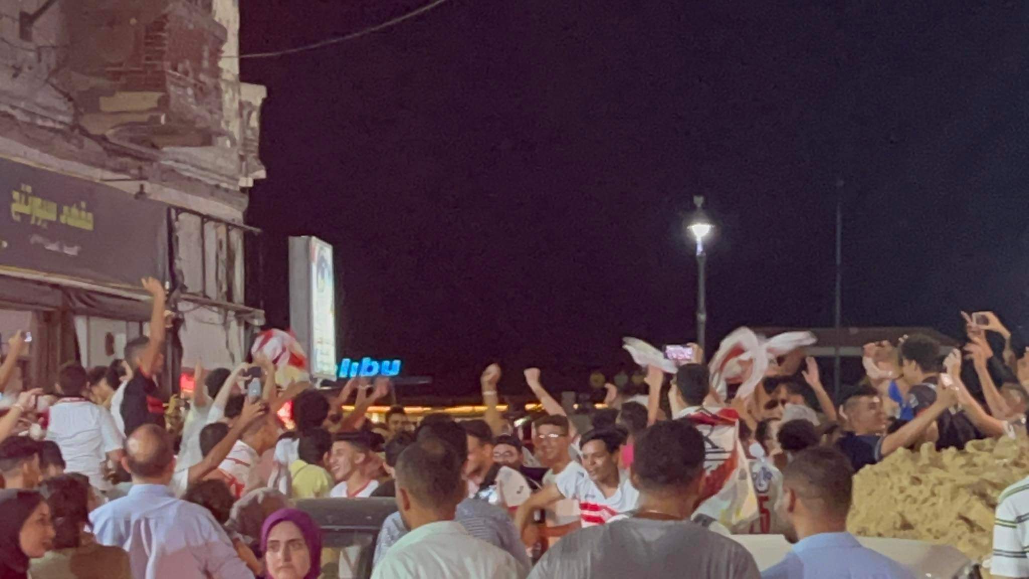 جمهور الزمالك يحتفل بالدورى فى شوارع الإسكندرية (4)