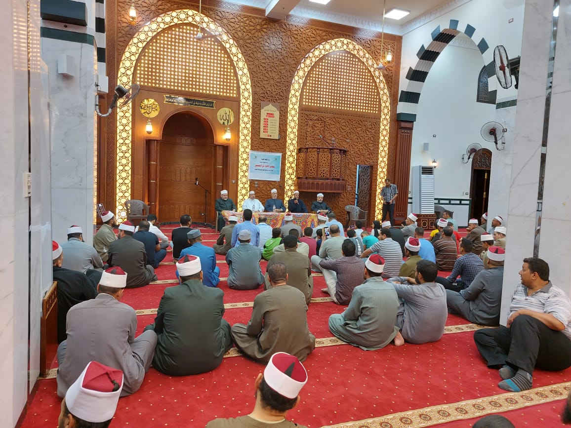 أقبال على مجلس الإقراء في المساجد