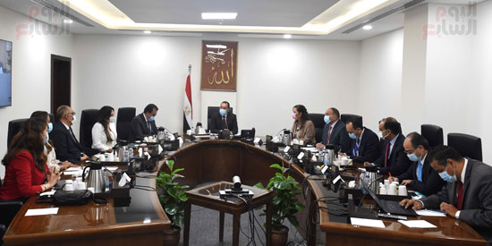 رئيس الوزراء يتابع تنفيذ المشروع القومي لتنمية الأسرة المصرية  (1)