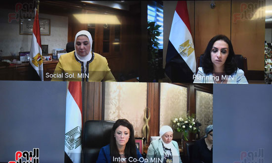 رئيس الوزراء يتابع تنفيذ المشروع القومي لتنمية الأسرة المصرية  (4)