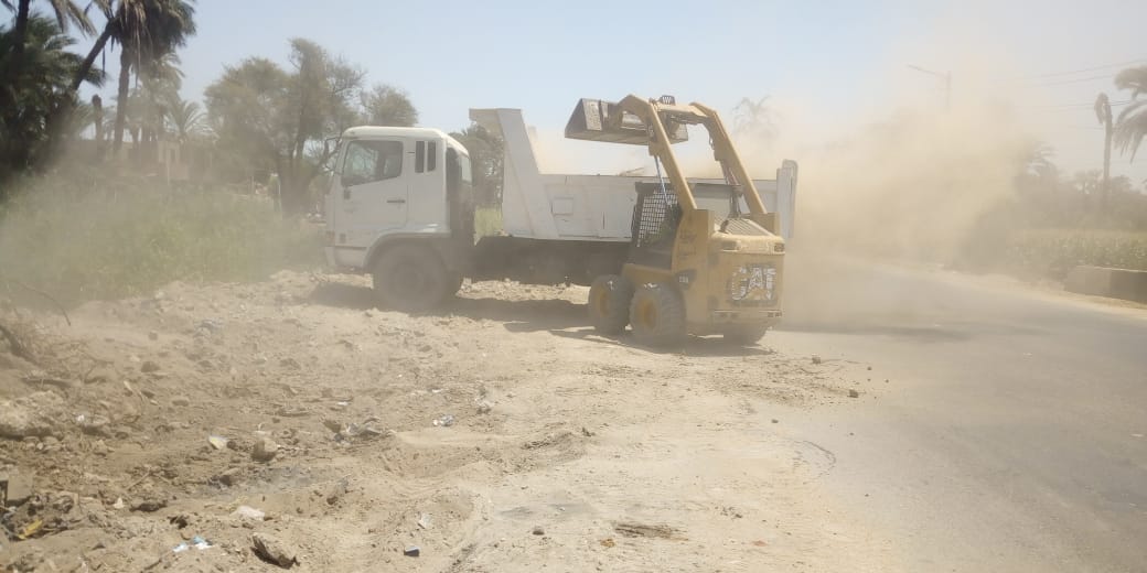 جانب من حملة لوحدة الانقاذ السريع تستهدف نظافة طريق الفتح – ساحل سليم  (2)