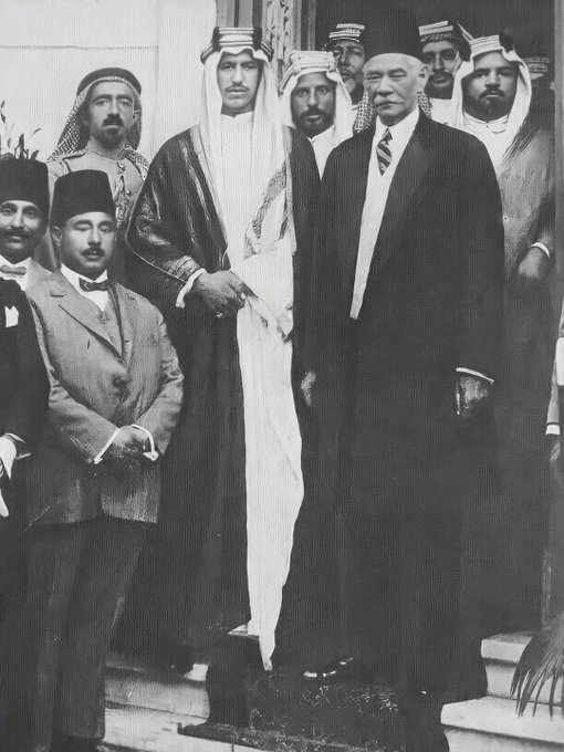 لزعيم سعد زغلول مع ولي العهد السعودي الأمير سعود بن عبد العزيز أثناء زيارته لمصر عام 1926 ..