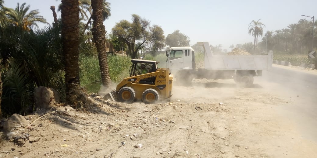 جانب من حملة لوحدة الانقاذ السريع تستهدف نظافة طريق الفتح – ساحل سليم  (1)