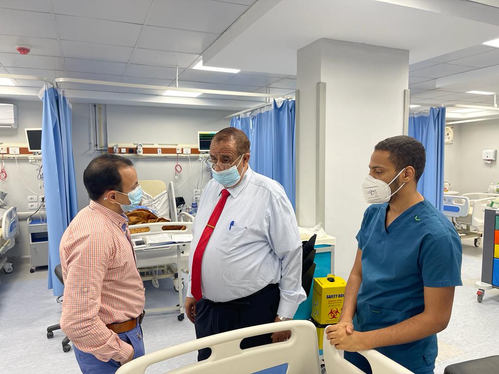 رئيس جامعة الأقصر يتفقد مستشفى الحميات
