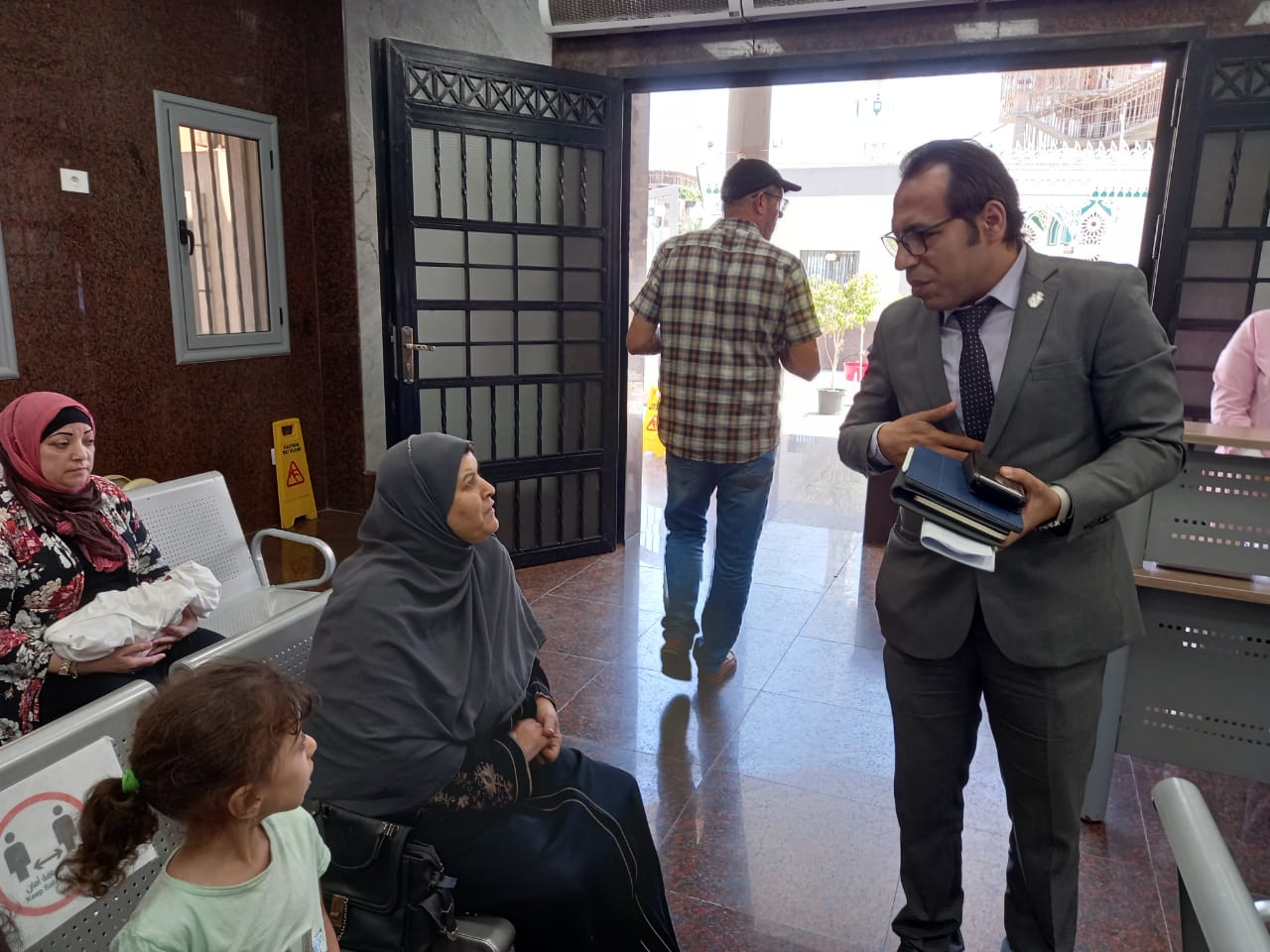 جانب من جولة الدكتور أحمد البرعى على الوحدات ومراكز الرعاية الأولية بالإسماعيلية (2)