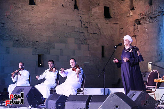 ياسين التهامى يتألق بحفل مهرجان القلعة  (10)
