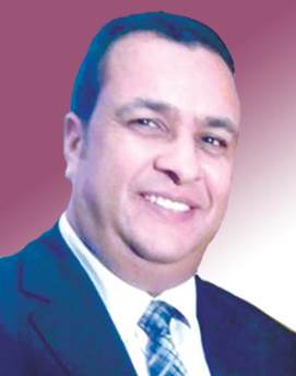 الدكتور أشرف أبو سعده أستاذ الجراحة والتخدير والأشعة بكلية الطب البيطري جامعة القاهرة