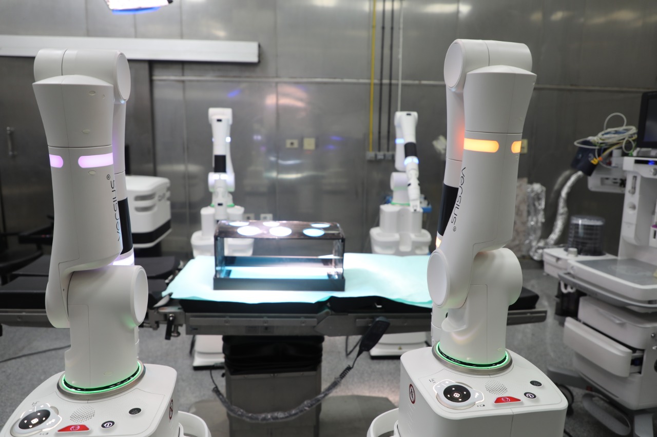استخدام الروبوت الجراحى بوحدة علاج القصور الكلوى بقصر العينى