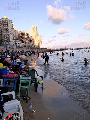اقبال-على-شواطئ-الاسكندرية-منذ-الصباح