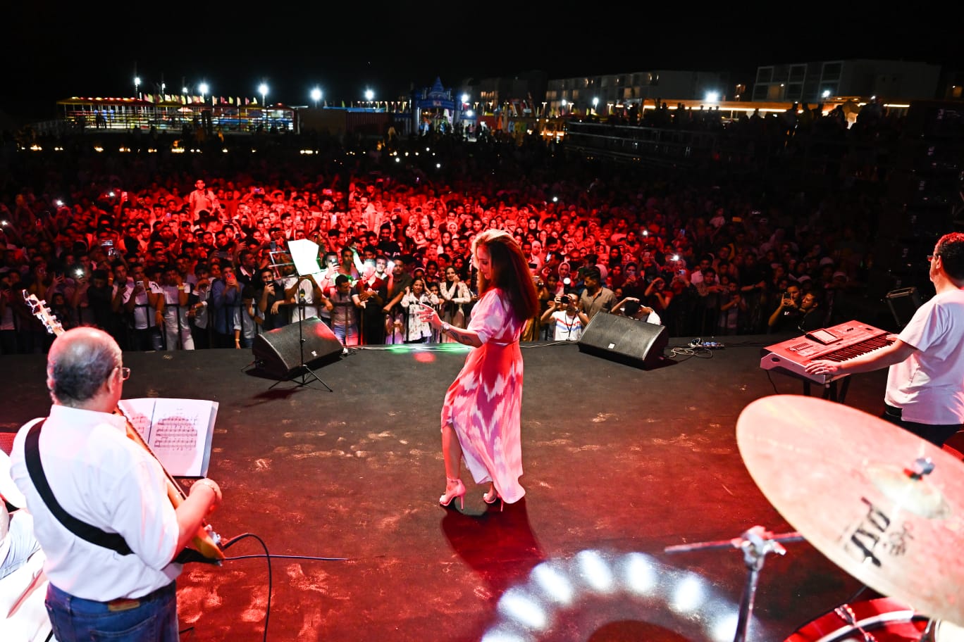 نيكول سابا تتألق في حفلها بالمنصورة الجديدة بأجمل أغنياتها (9)