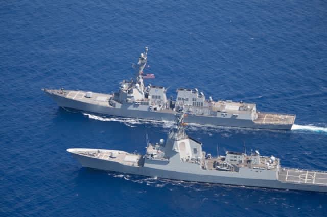 القوات البحرية المصرية تنفذ تدريبا بحريا عابرا مع البحرية الأمريكية والإسبانية (2)