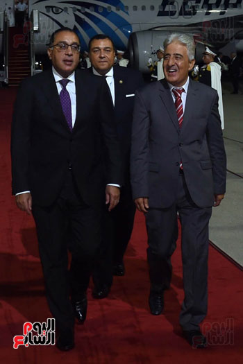 رئيس الوزراء يصل العاصمة التونسية لترؤس وفد مصر فى اجتماعات قمة تيكاد 8 (1)