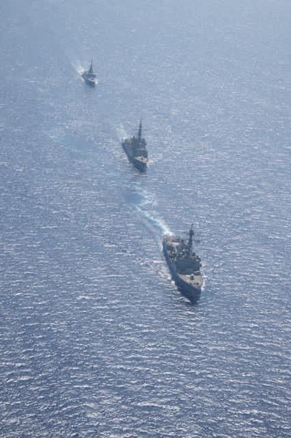 القوات البحرية المصرية تنفذ تدريبا بحريا عابرا مع البحرية الأمريكية والإسبانية (1)