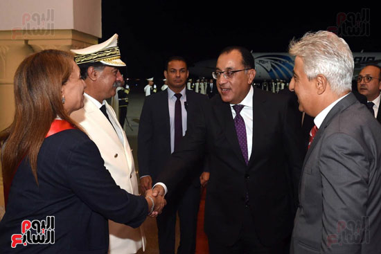 رئيس الوزراء يصل العاصمة التونسية لترؤس وفد مصر فى اجتماعات قمة تيكاد 8 (6)