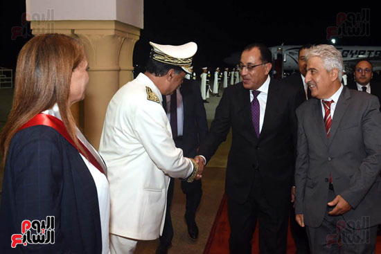 رئيس الوزراء يصل العاصمة التونسية لترؤس وفد مصر فى اجتماعات قمة تيكاد 8 (4)