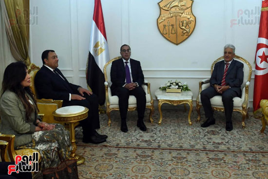 رئيس الوزراء يصل العاصمة التونسية لترؤس وفد مصر فى اجتماعات قمة تيكاد 8 (7)