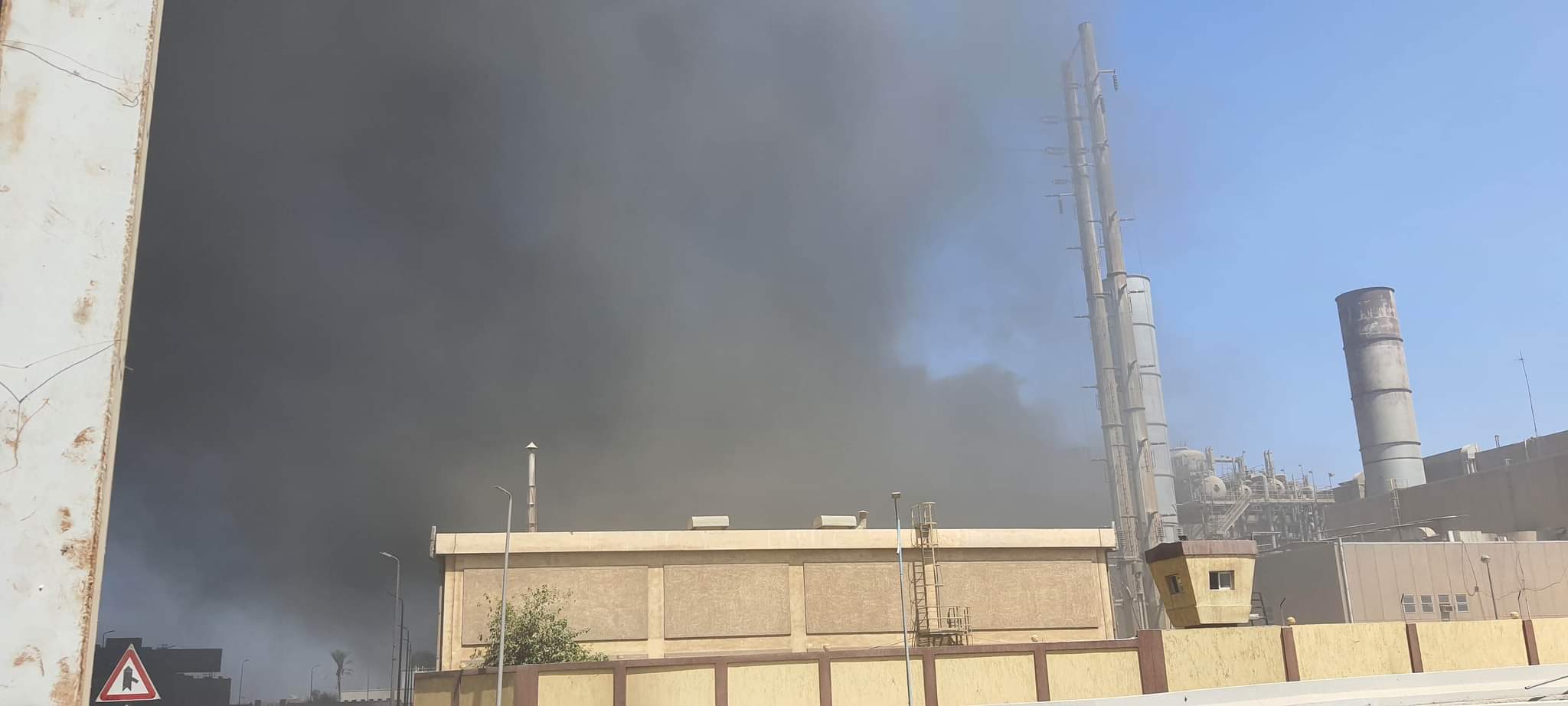 حريق  محطة كهرباء حلوان (1)