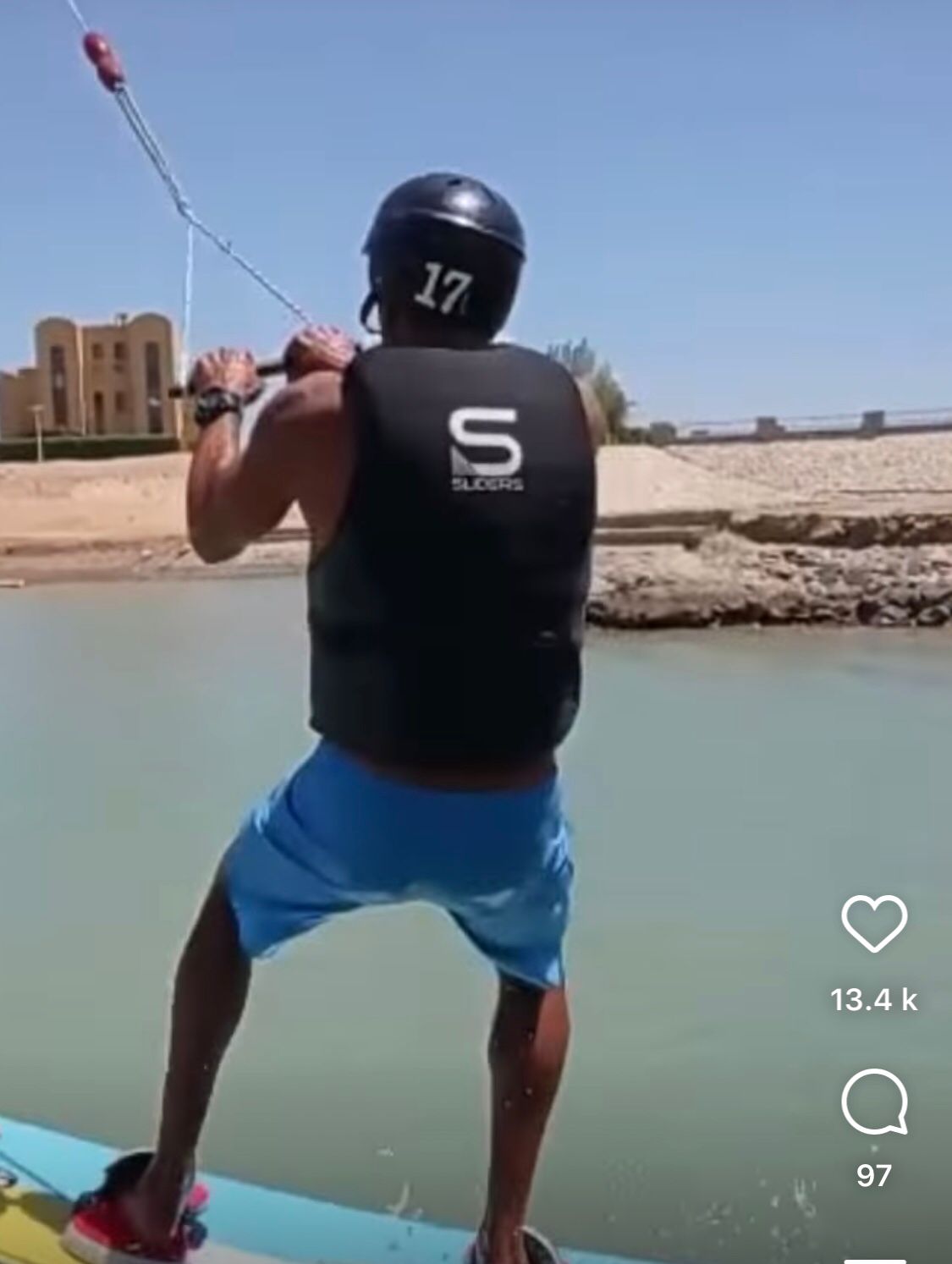 أسر ياسين يتزلج على المياه
