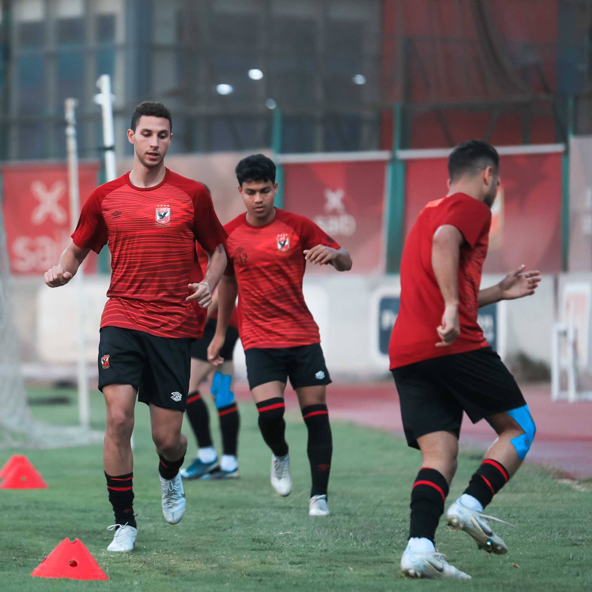 الأهلي (4)
