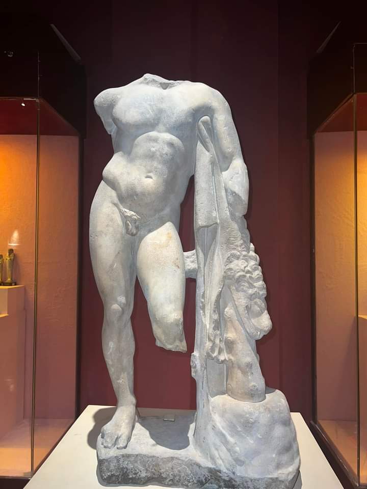 التمثال داخل متحف الغردقة 
