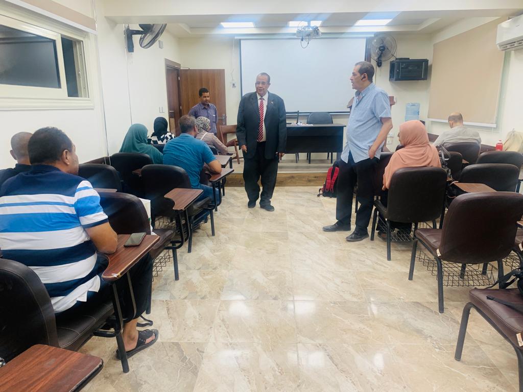 رئيس جامعة الأقصر يتابع اختبارات المرحلة الثالثة من مبادرة أشبال مصر