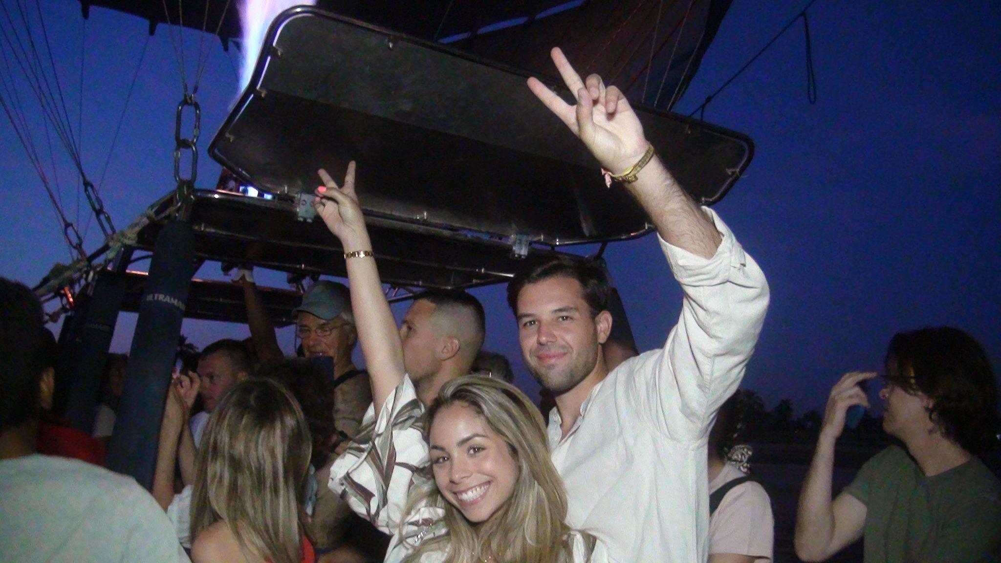 علامات الفرحة والسعادة بقلب رحلات البالون