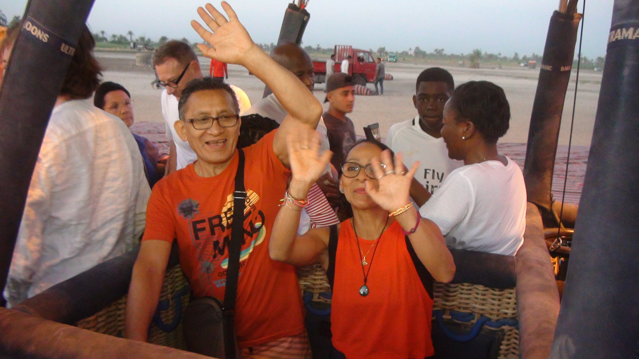 فرحة السياح داخل رحلات البالون