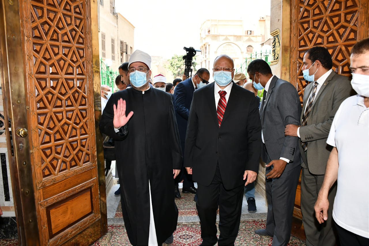 وزیر اوقاف اور قاہرہ کے گورنر فاطمہ النبویہ مسجد کے افتتاح کے موقع پر