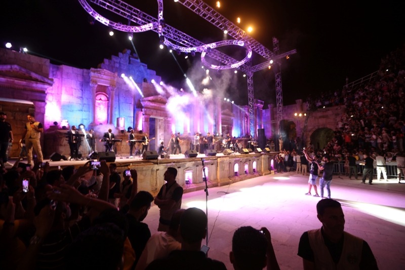 تامر حسنى يشعل أجواء مهرجان جرش بأغانى ألبومه الجديد (2)