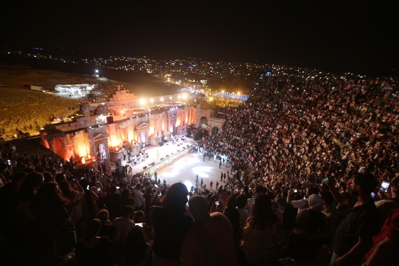 تامر حسنى يشعل أجواء مهرجان جرش بأغانى ألبومه الجديد (7)