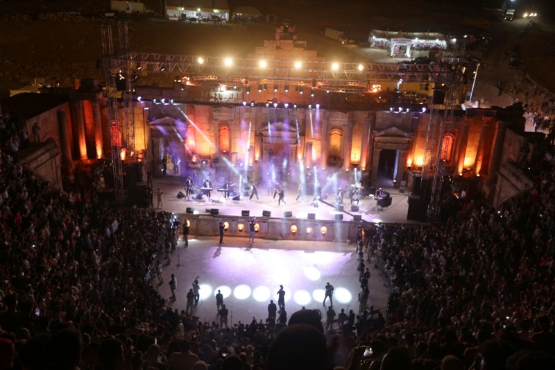 تامر حسنى يشعل أجواء مهرجان جرش بأغانى ألبومه الجديد (5)