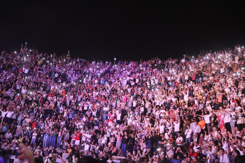 تامر حسنى يشعل أجواء مهرجان جرش بأغانى ألبومه الجديد (8)