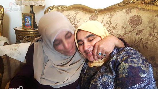 ناريمان-ووالدتها ناريمان-ووالدتها