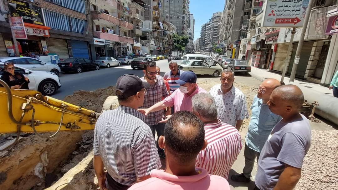 اللواء نافع رئيس شركة الصرف الصحى اللواء نافع رئيس شركة الصرف الصحى