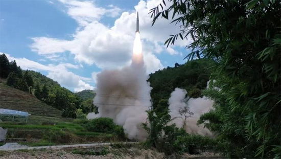انطلاق صاروخ