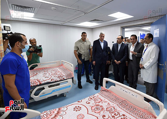 رئيس الوزراء يتفقد مستشفى العلمين النموزجي (6)