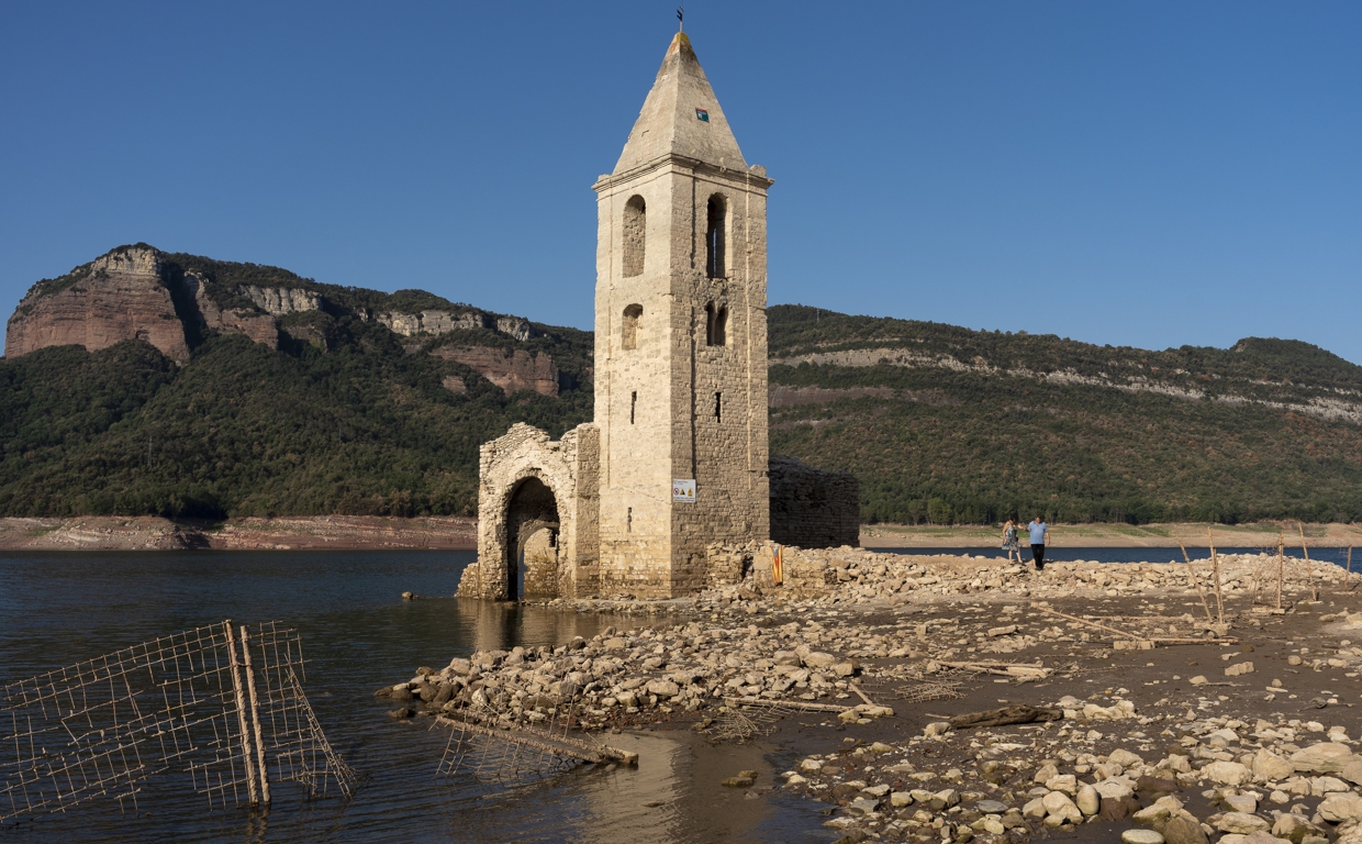 الجفاف يكشف عن كنيسة فى اسبانيا